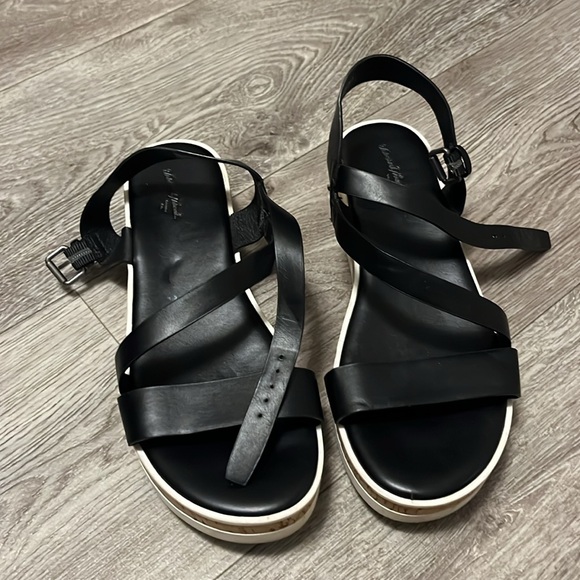 Universal Thread Sandals - Picture 2 of 4